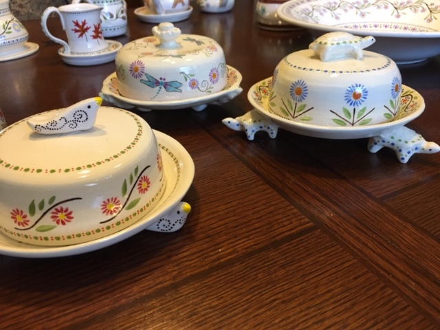 Round butter dishes