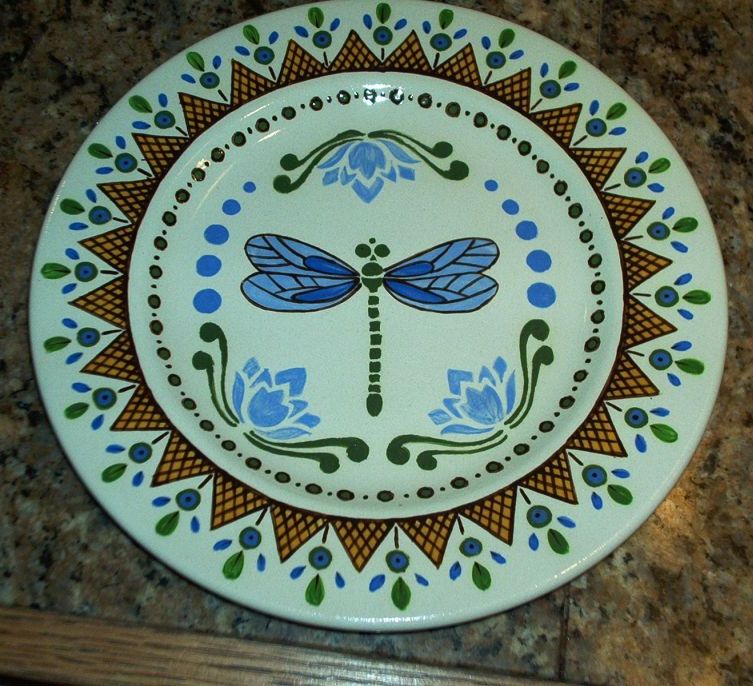 Rimmed plate with dragonfly   